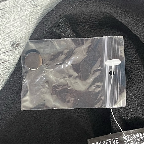 Paper Crane Flowing Semi Sheer Grommets Crop Top NWT Medium - Picture 9 of 9